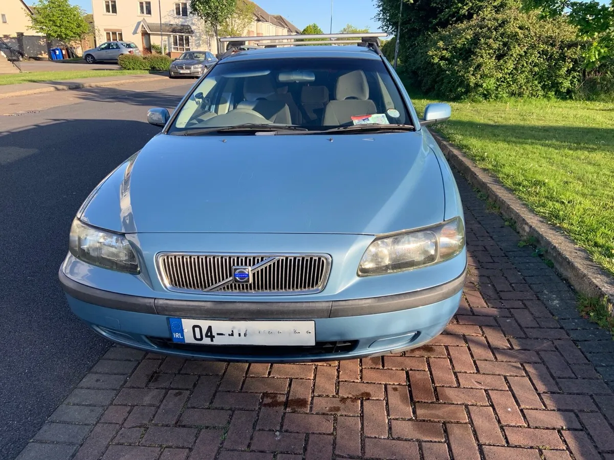 Volvo V70 - Image 1