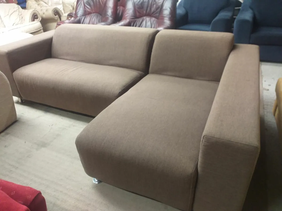 Suites, sofas, armchairs, recliners - Image 1