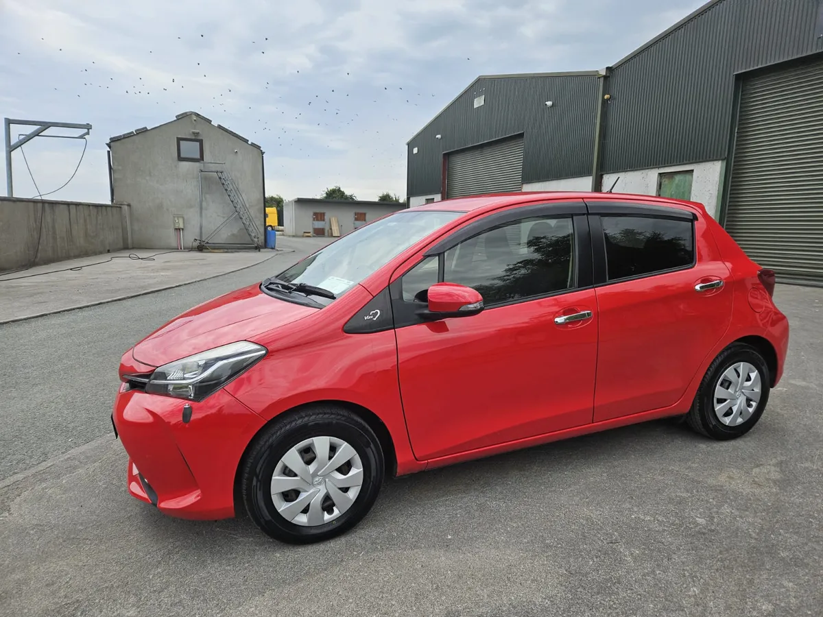 TOYOTA VITZ  2016 / AUTO  /1.3 PETROL/PUSH START B - Image 3