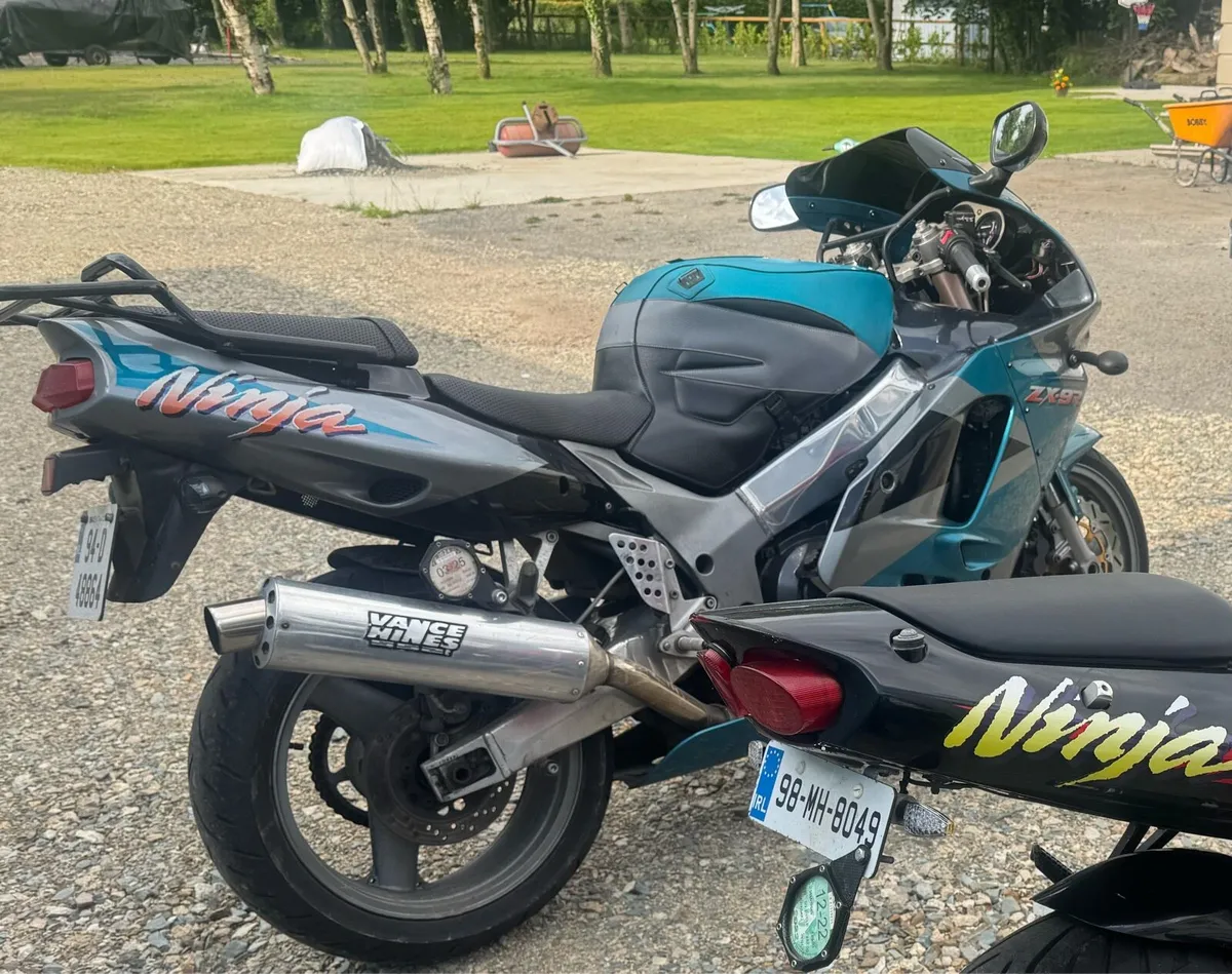 Kawasaki ZX9-R - Image 3