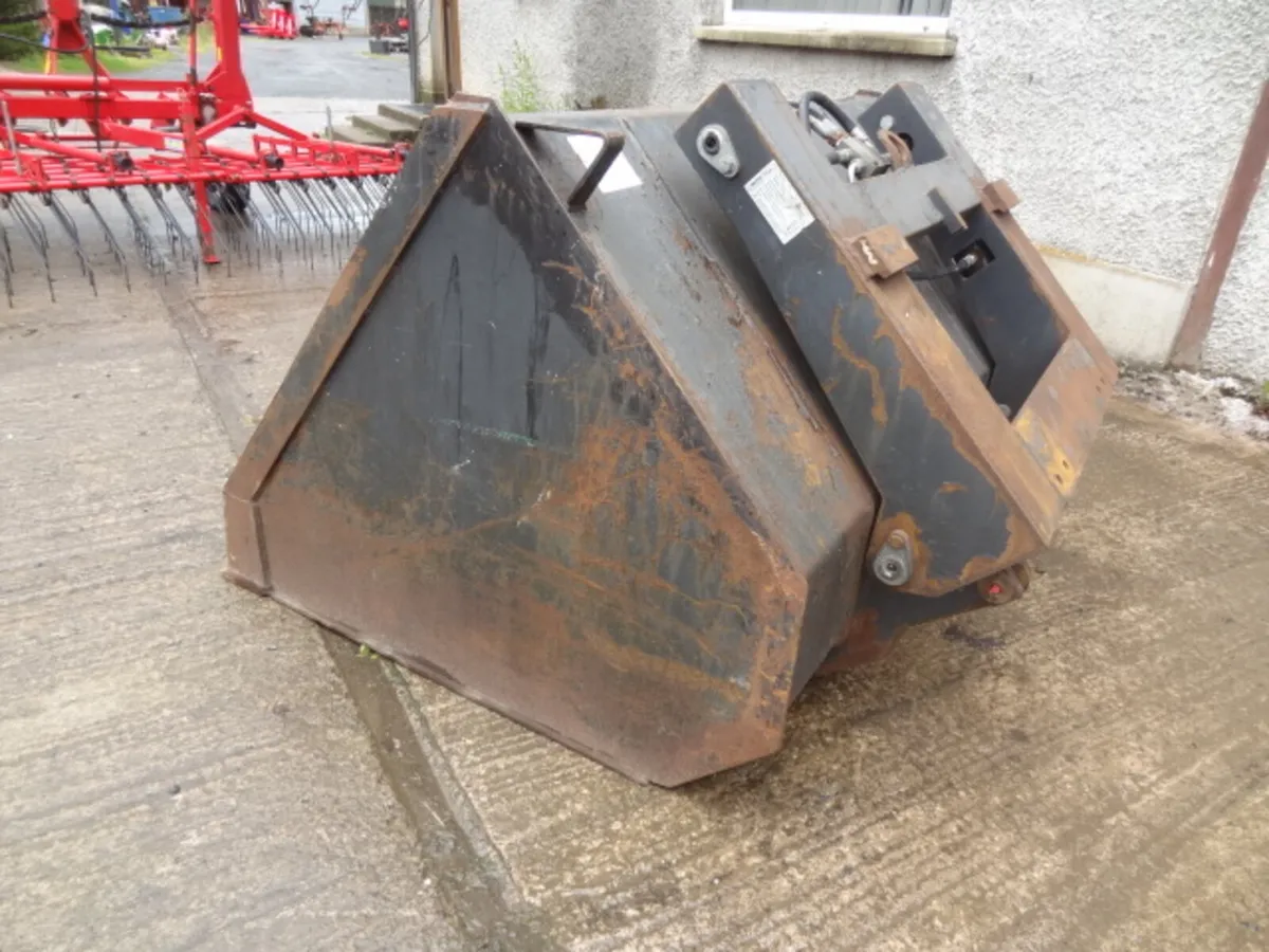 Hydraulic Tip Bucket to suit Forklift or Loader - Image 4