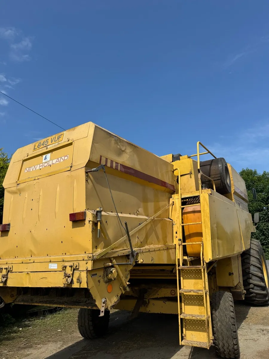 New Holland Combine Harvester - Image 2