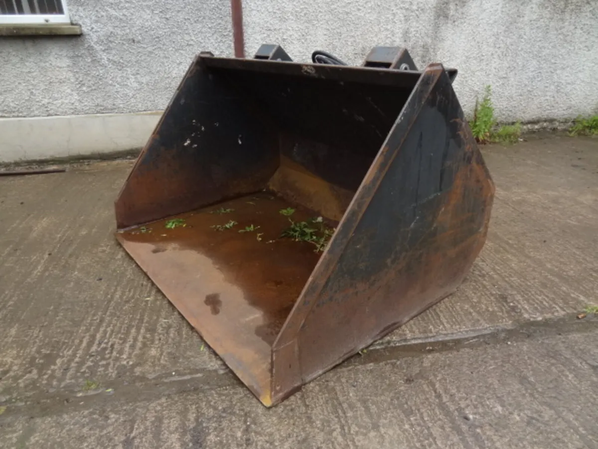 Hydraulic Tip Bucket to suit Forklift or Loader - Image 3