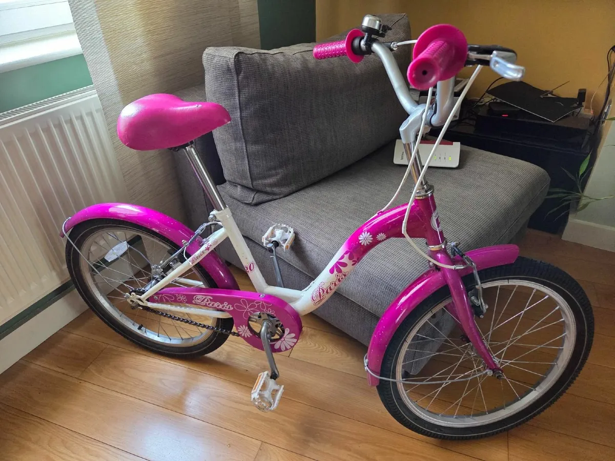 Smyths 20 inch girl's Paris bike - Image 1