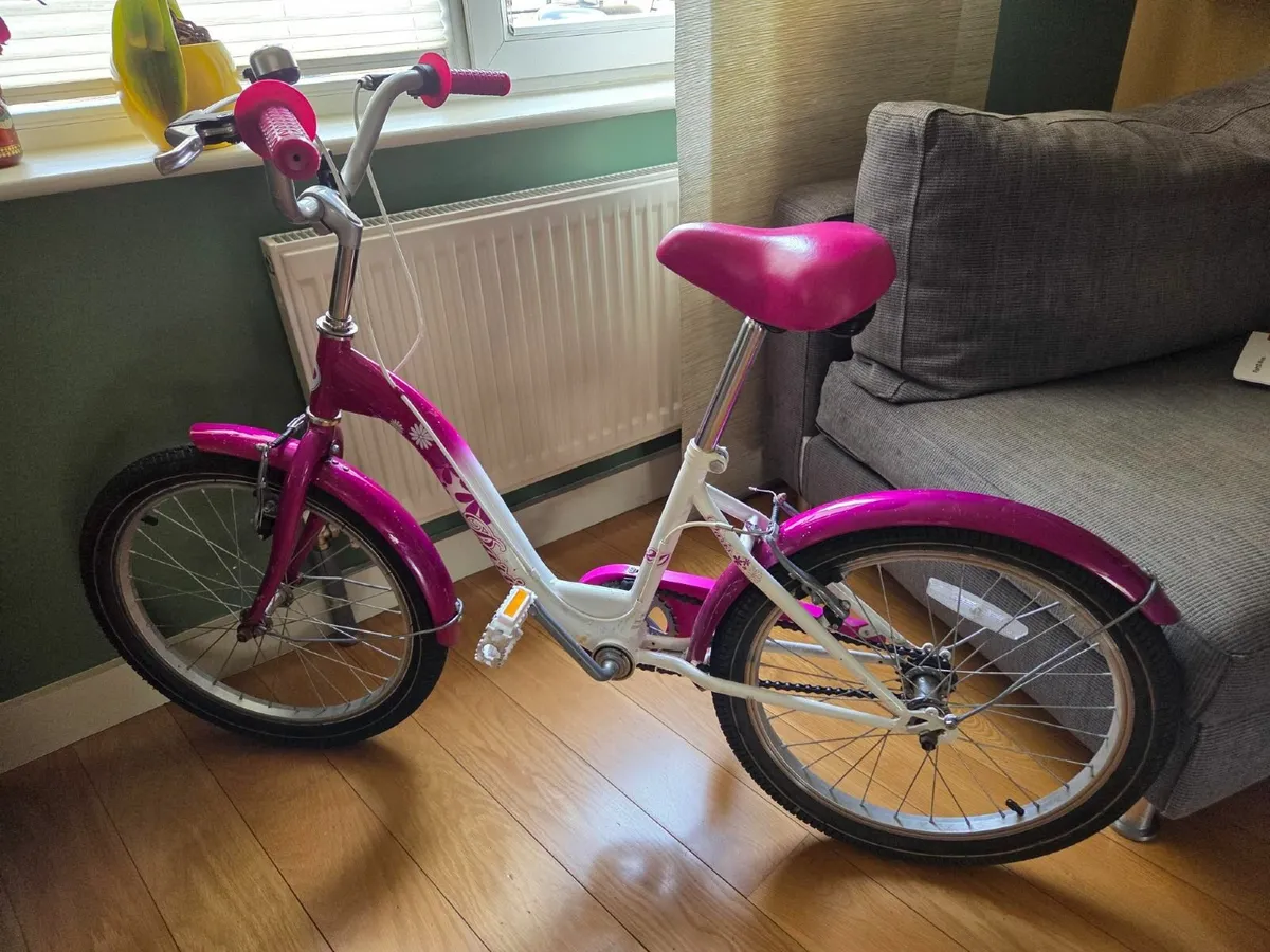 Smyths 20 inch girl's Paris bike - Image 2