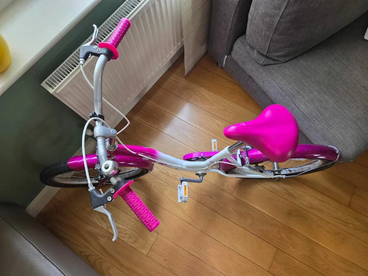 Smyths 20 inch girl's Paris bike - Image 3
