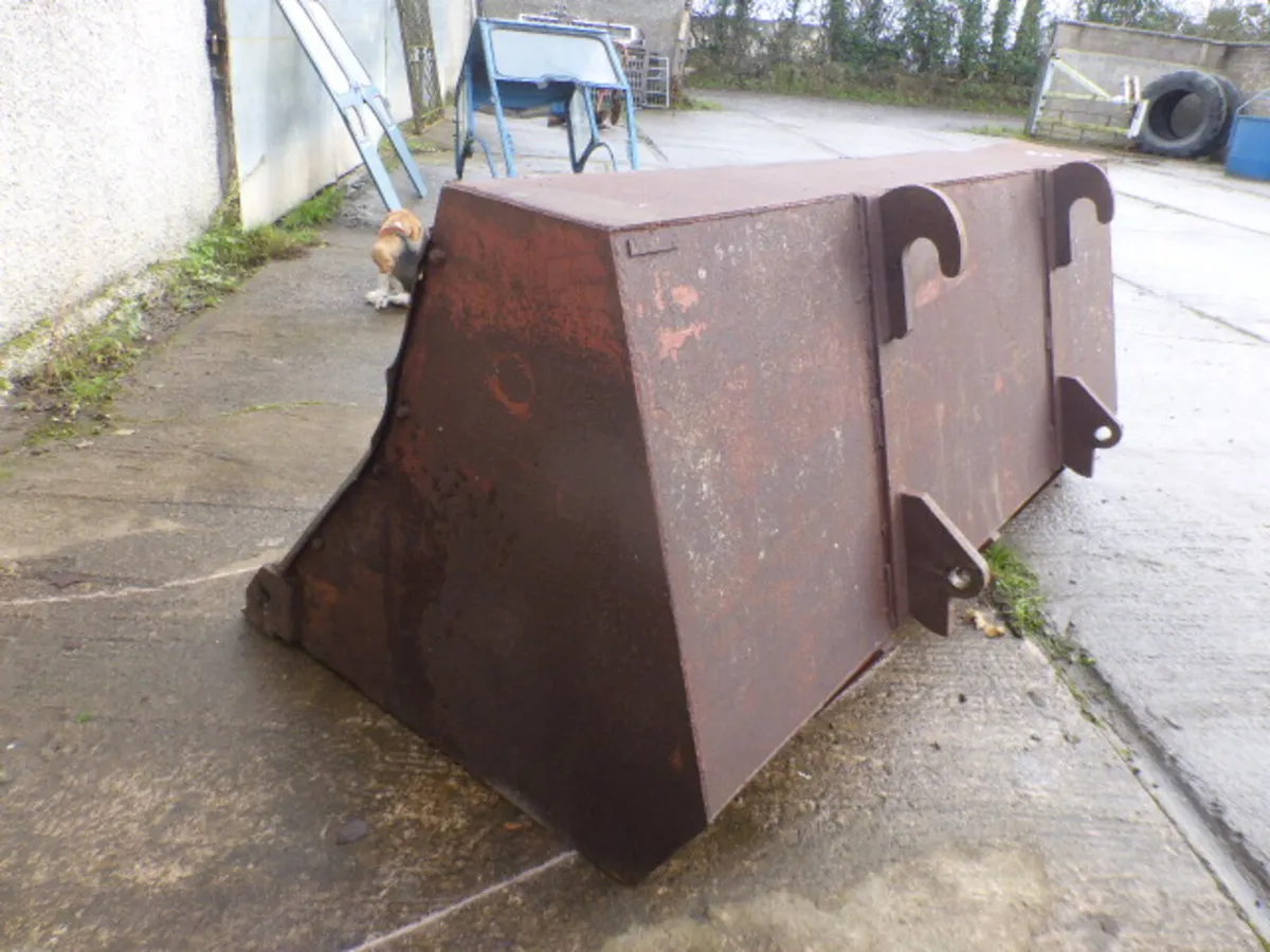 Large Capacity 8FT Loader Bucket - Image 4