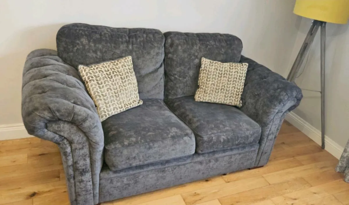 Stunning 3, 2 & 1.5 Sofa Set - Image 3