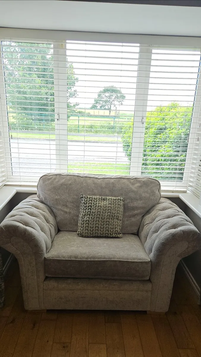 Stunning 3, 2 & 1.5 Sofa Set - Image 4