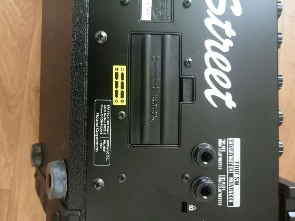 Roland Cube street amp - Image 1