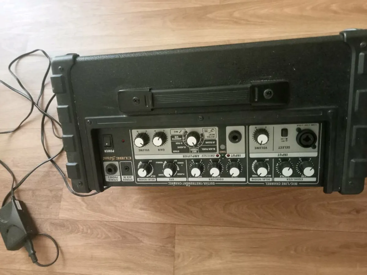 Roland Cube street amp - Image 3
