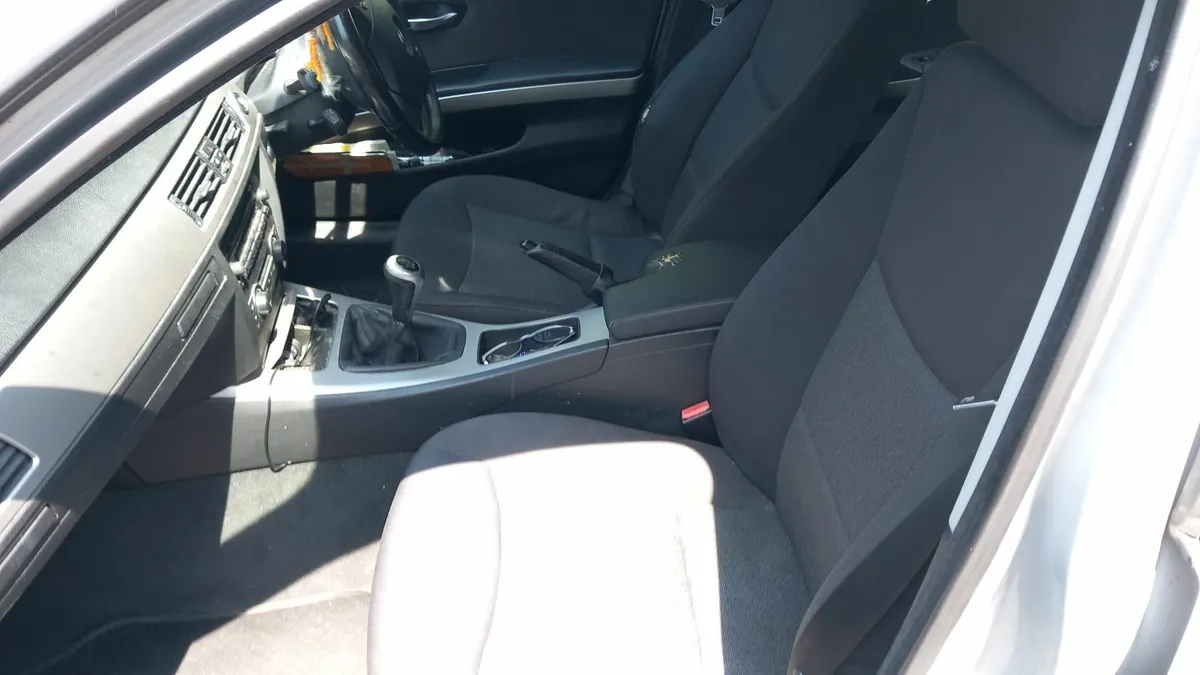 BMW 3-Series 2005 - Image 1