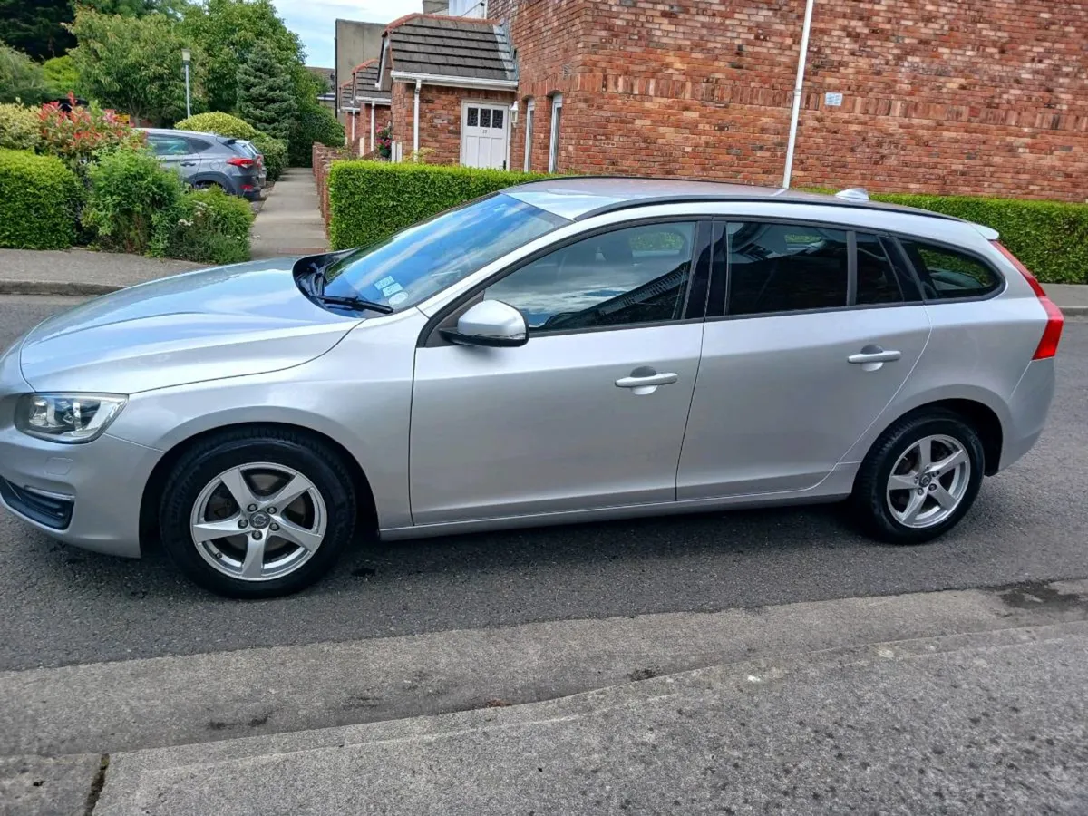 2014 VOLVO  V40 - Image 2