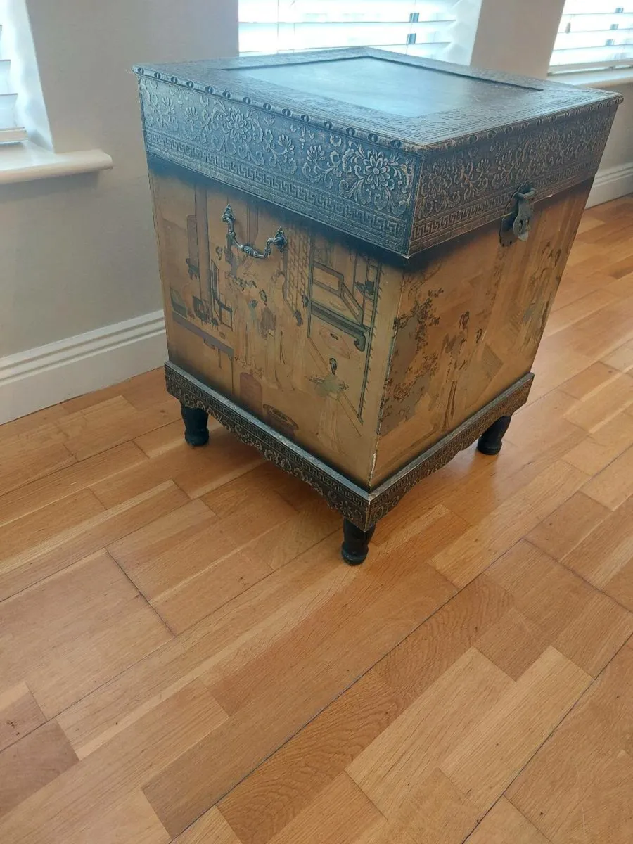 Decorative storage box - Image 1