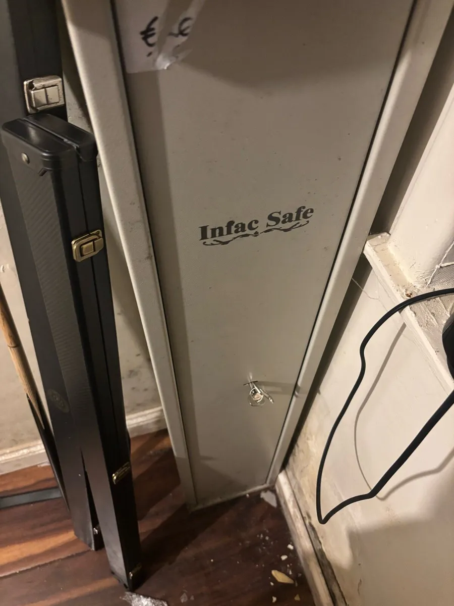 Gun safe - Image 1