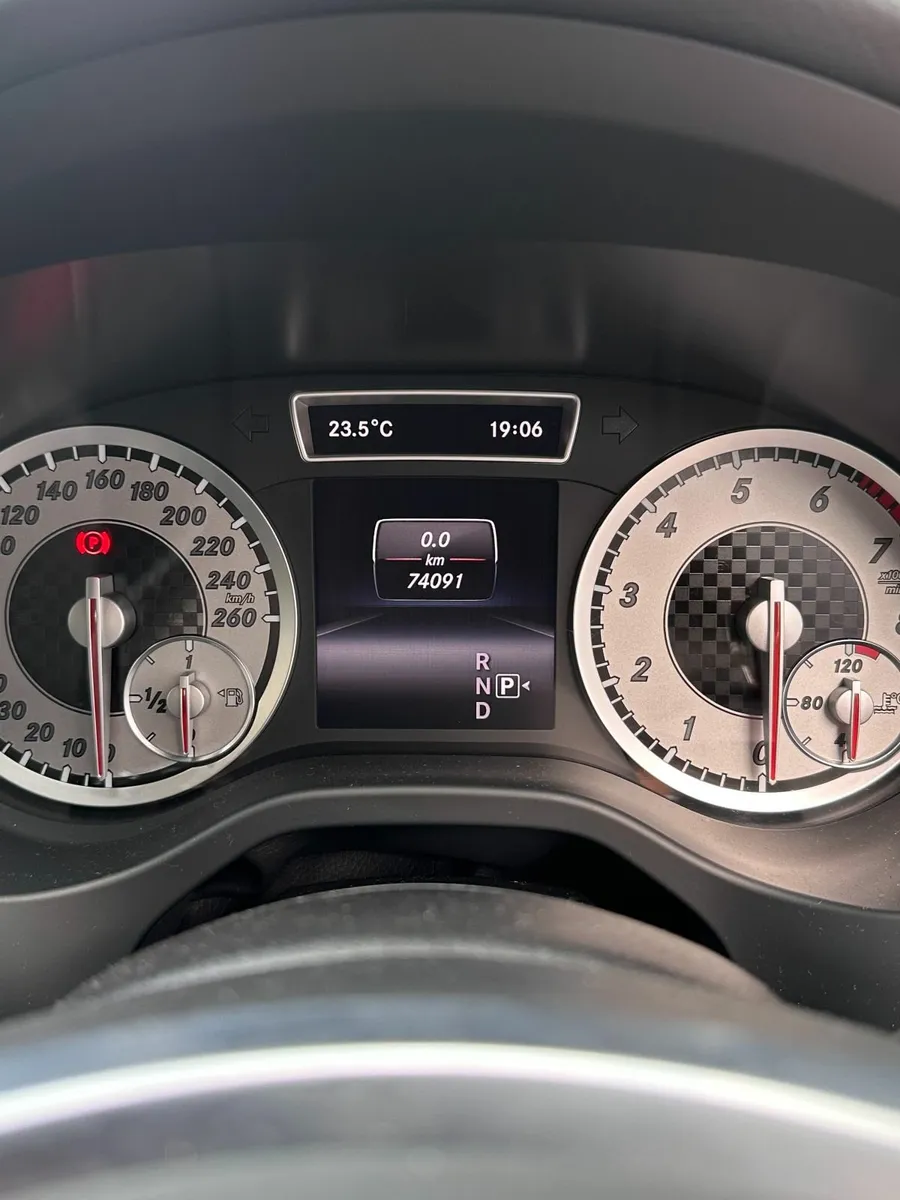 Mercedes A180 AMG Night Edition 2015 - Low km - Image 4