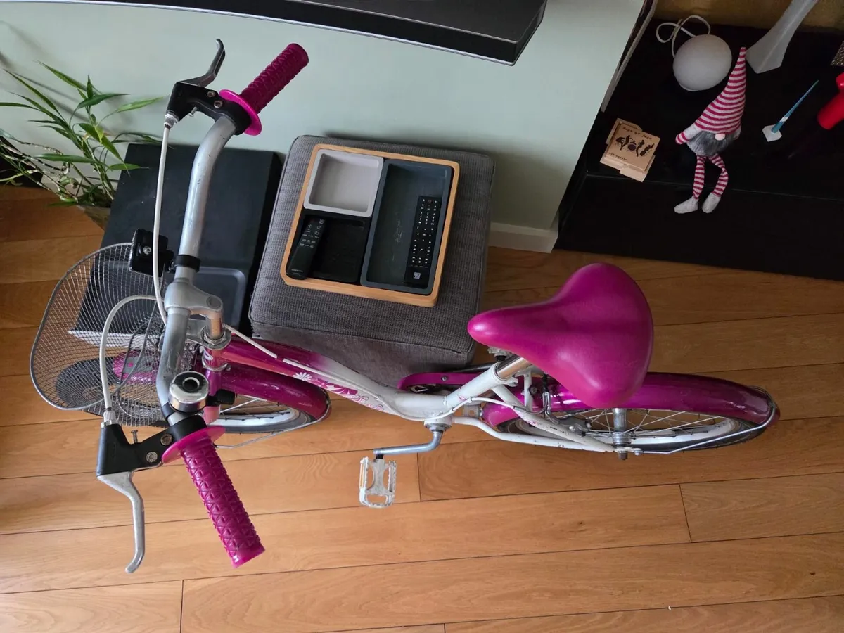 Smyths 20 inch girl's Paris bike - Image 2