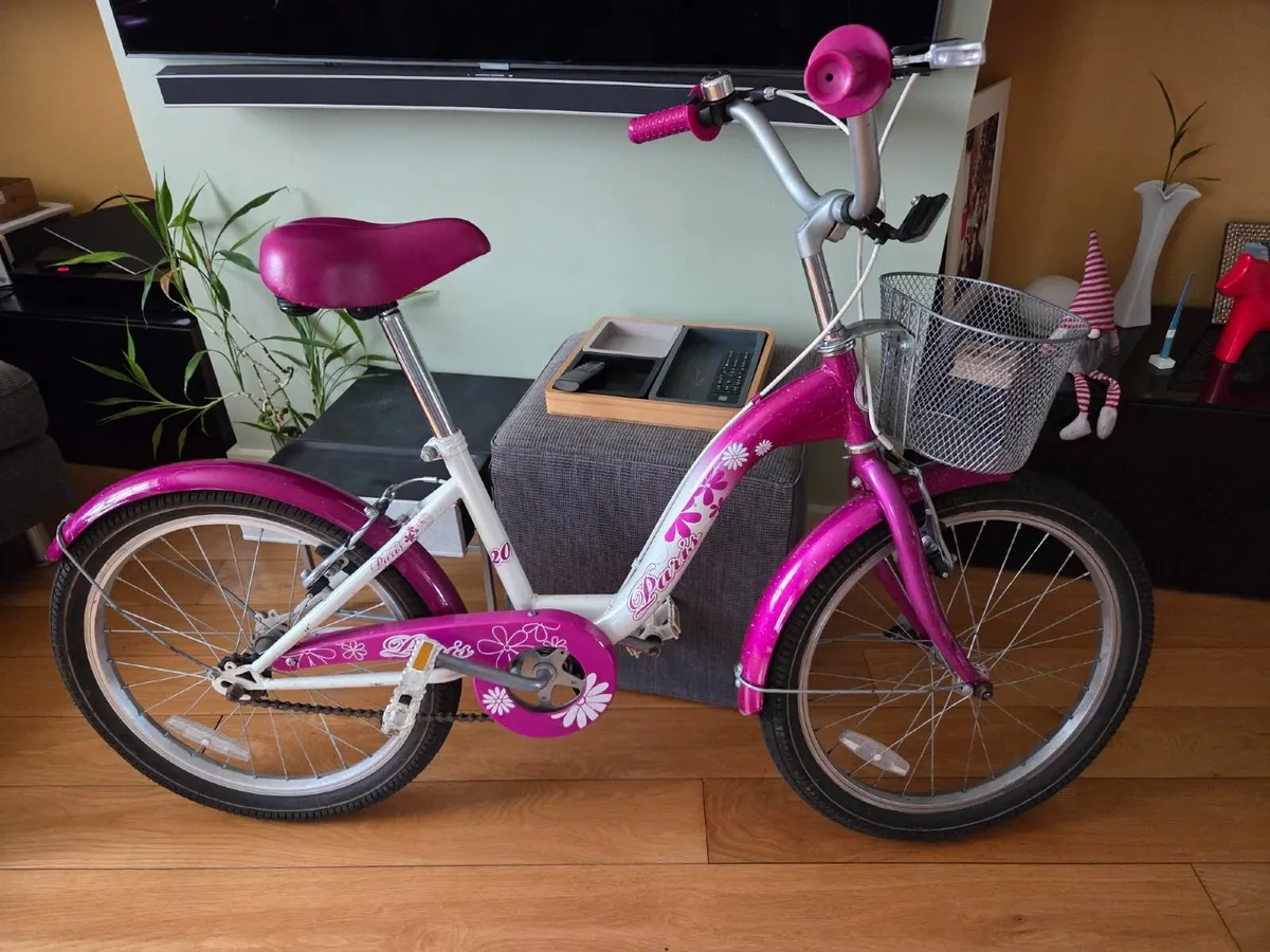 Smyths 20 inch girl's Paris bike - Image 1