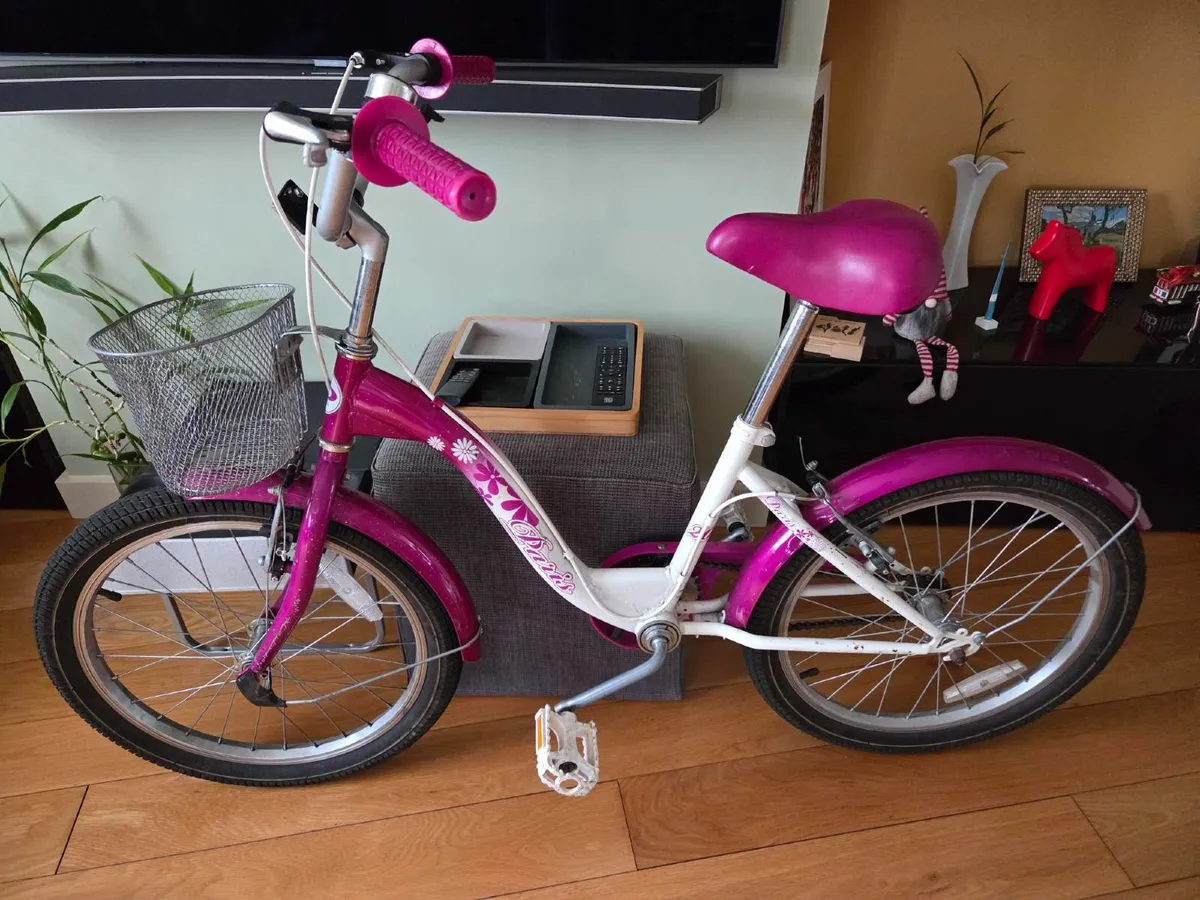 Smyths 20 inch girl's Paris bike - Image 3