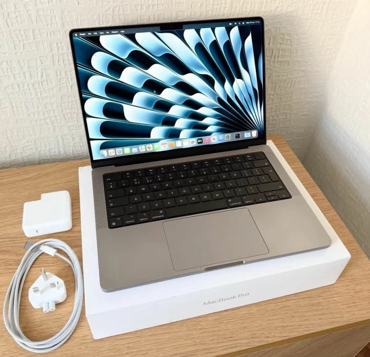 MacBook Pro 14 inch - M2 Pro - 16GB - 512GB SSD - Image 3