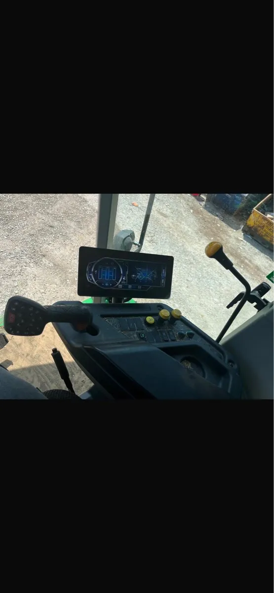 John Deere W330 combine - Image 4