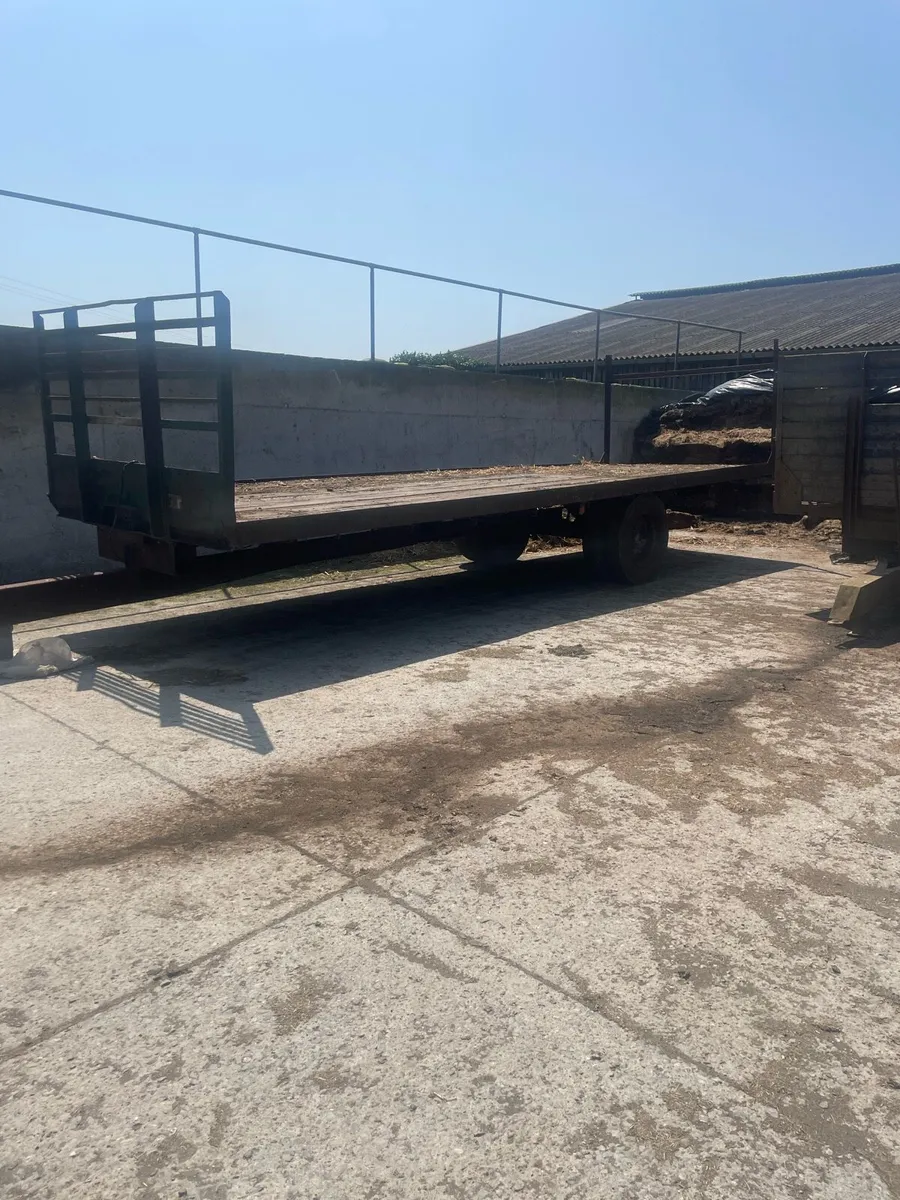 Bale trailer - Image 1