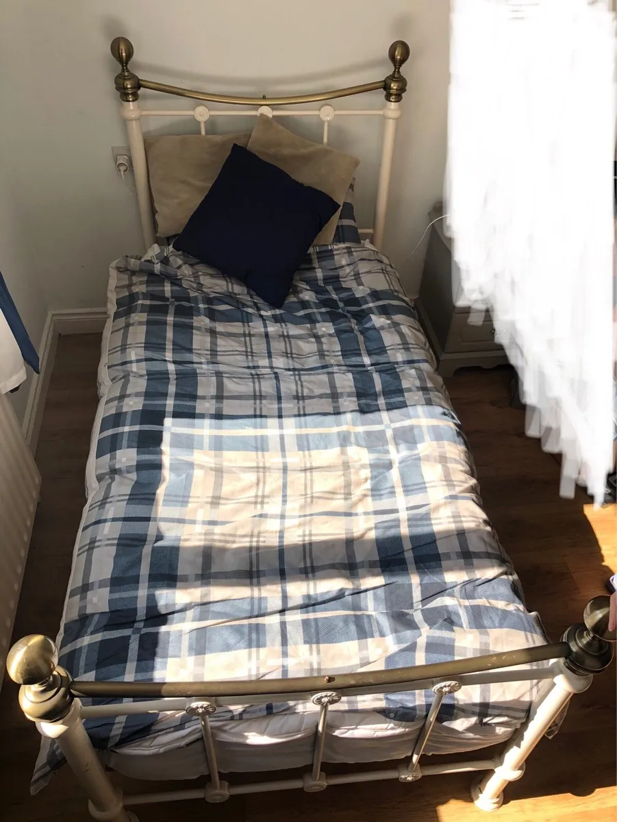 Single bed with mattress