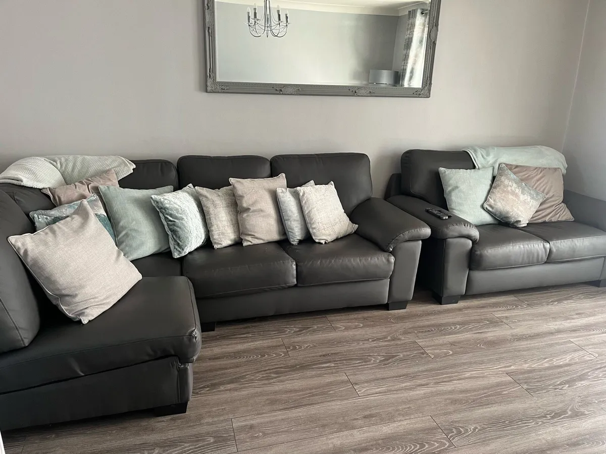 Corner sofa and 2 seater - Image 2