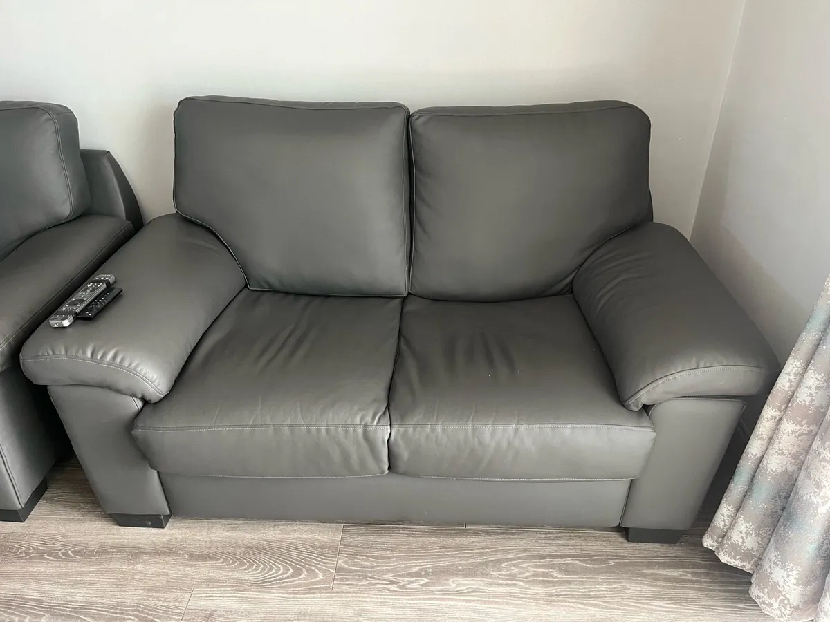 Corner sofa and 2 seater - Image 4