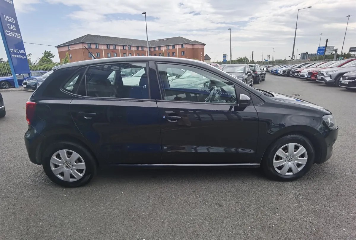 VOLKSWAGEN POLO 1.2 PETROL TRENDLINE - Image 4