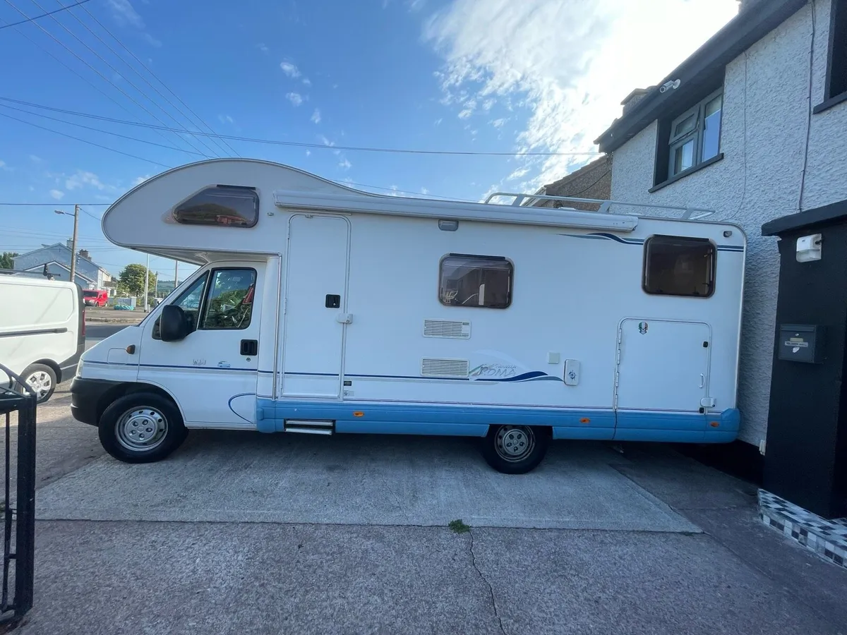 Camper van - Image 1