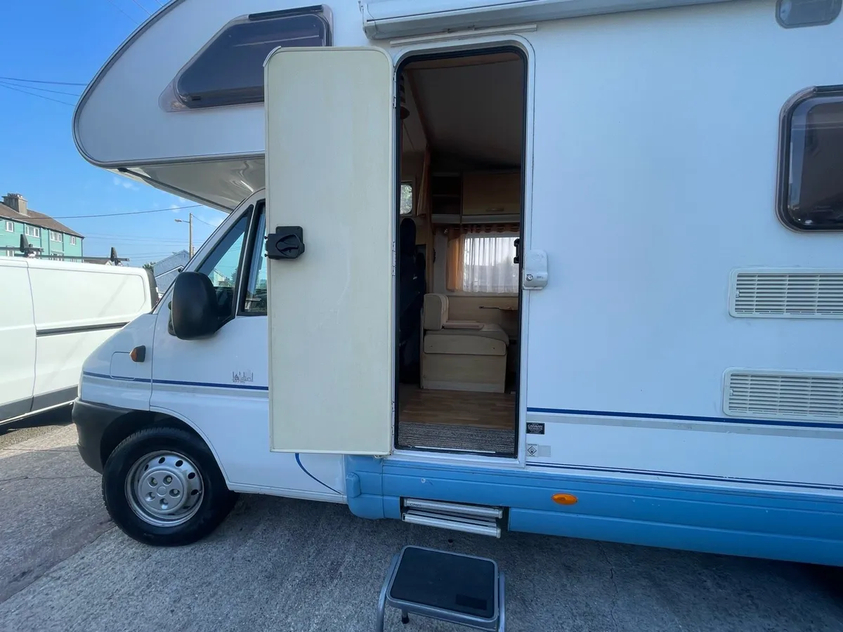 Camper van - Image 4