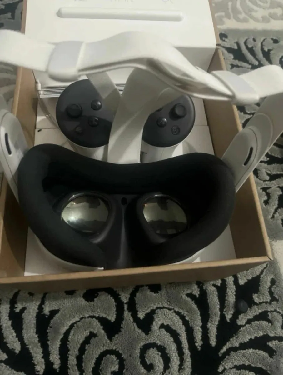 Oculus Quest 3 512GB Vr With Accessories - Image 1