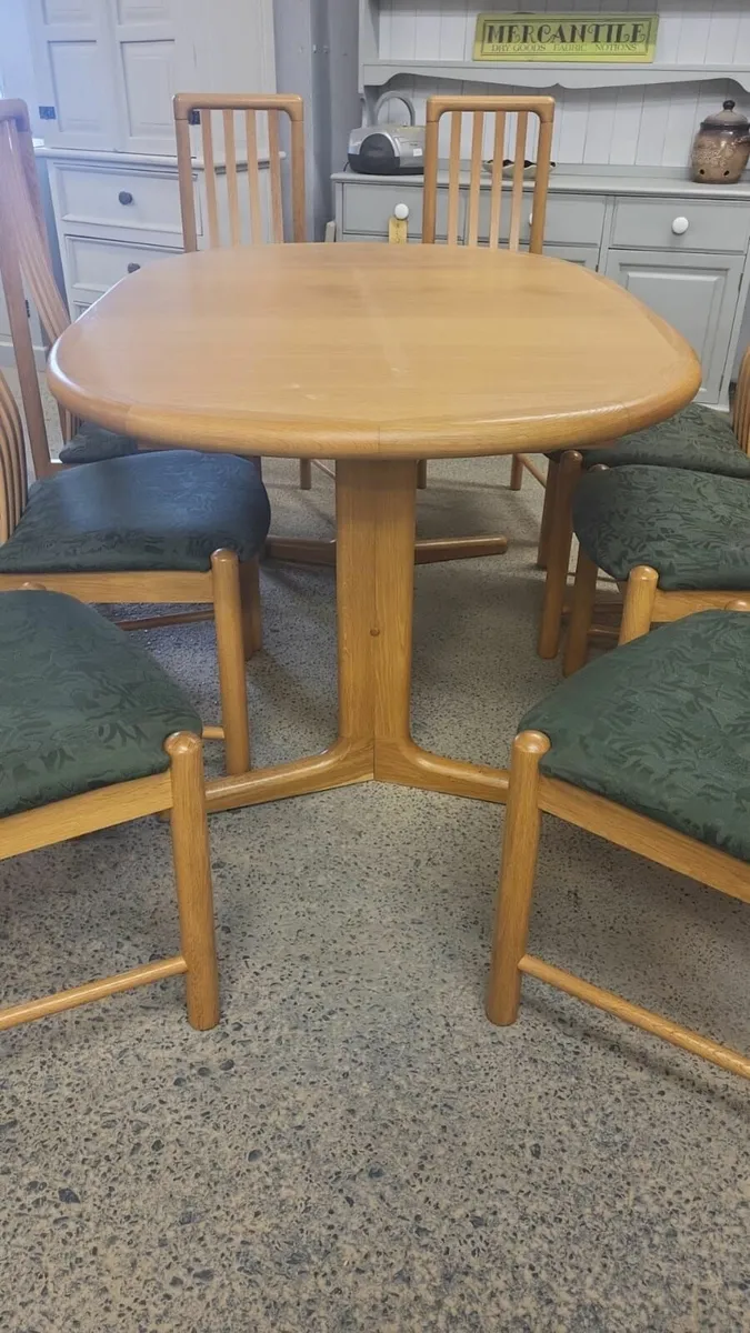 Danish kvist extendable maple table, 8 chairs - Image 3