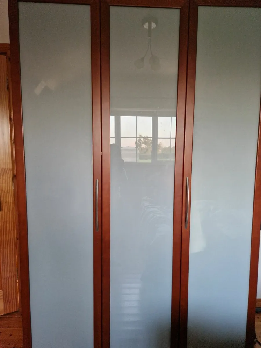 Bedroom furniture - Image 1