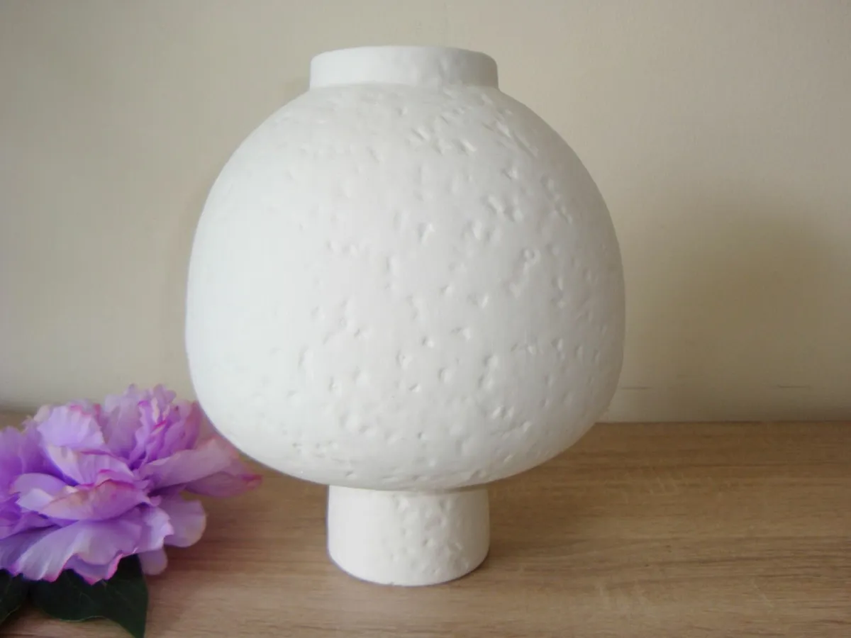 White decorative vase - Image 2