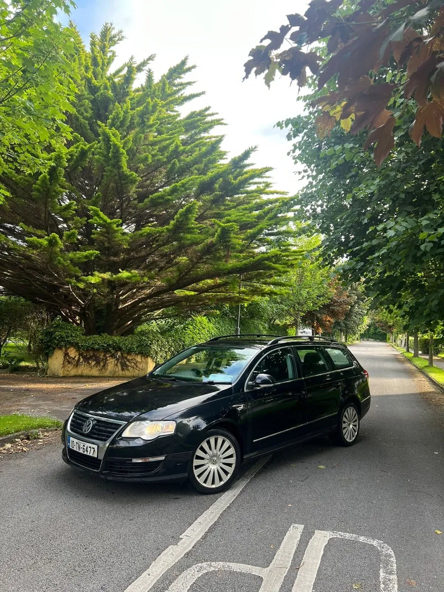 2010 Volkswagen Passat - Image 1