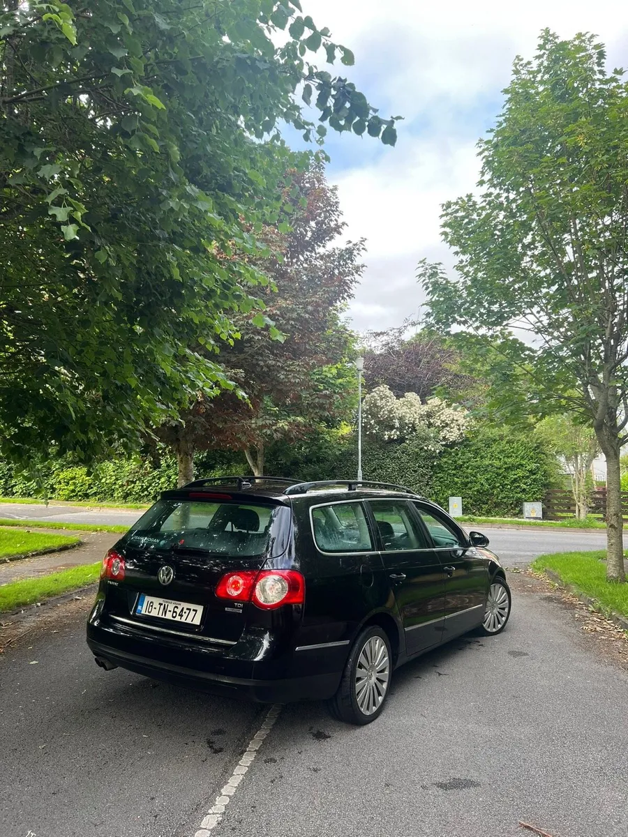 2010 Volkswagen Passat - Image 4