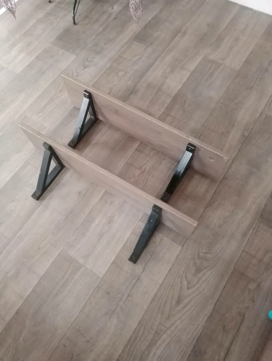 2 matching shelves - Image 1