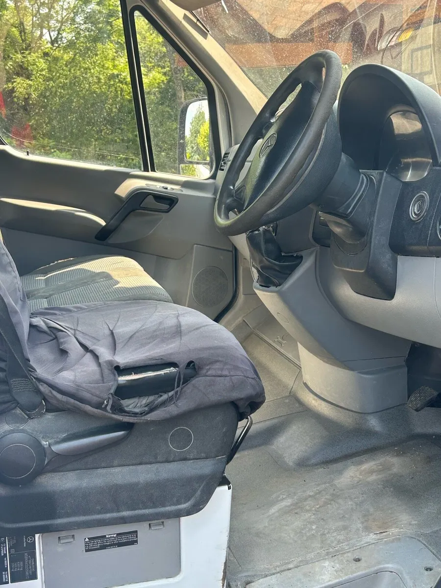 Van - Image 3