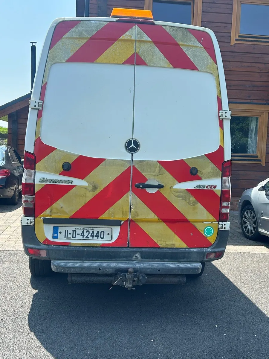 Van - Image 4