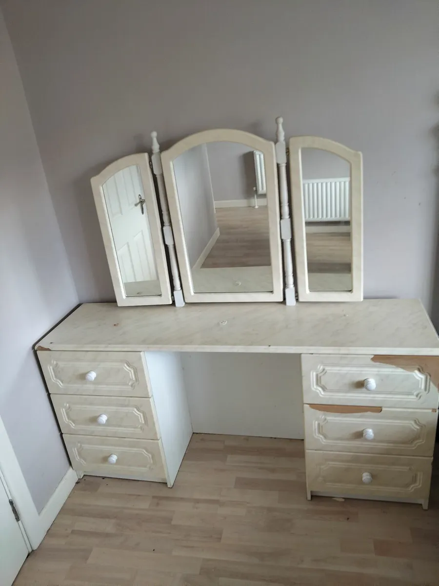 Vanity table