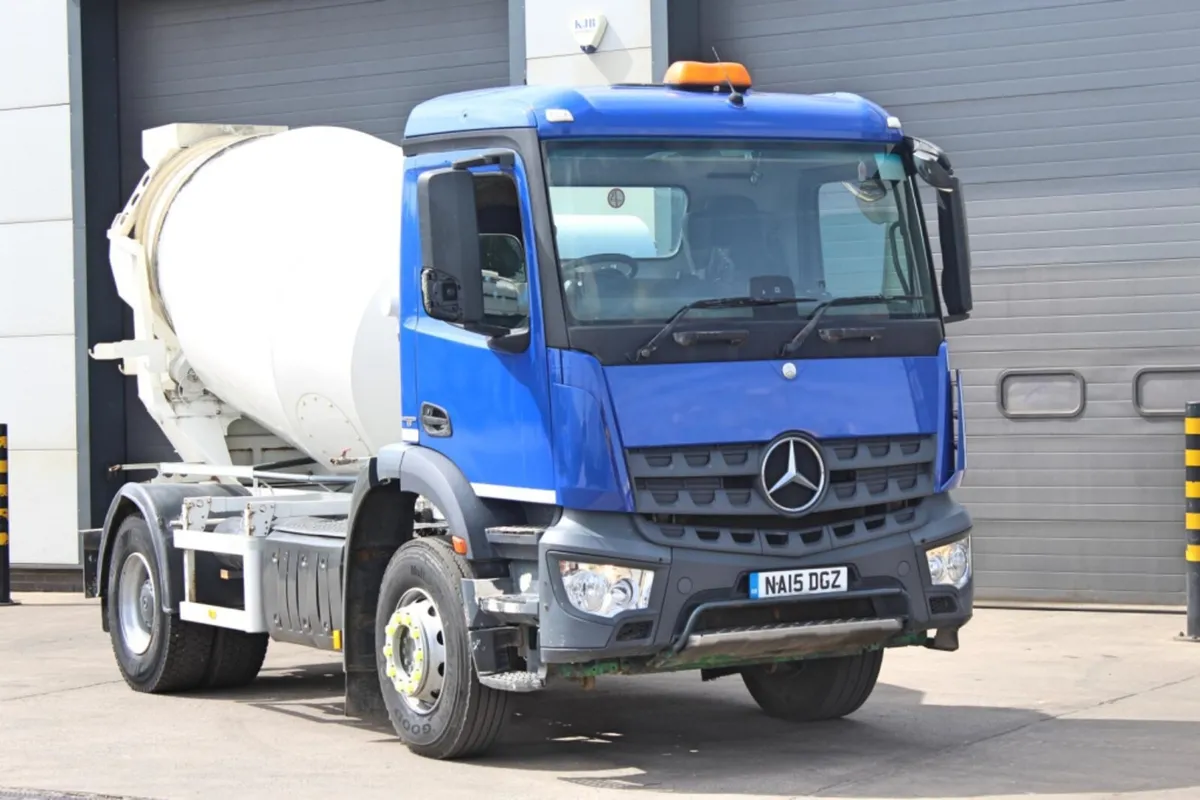 2015 MERCEDES-BENZ 1832 18 TON CONCRETE NIXER - Image 1