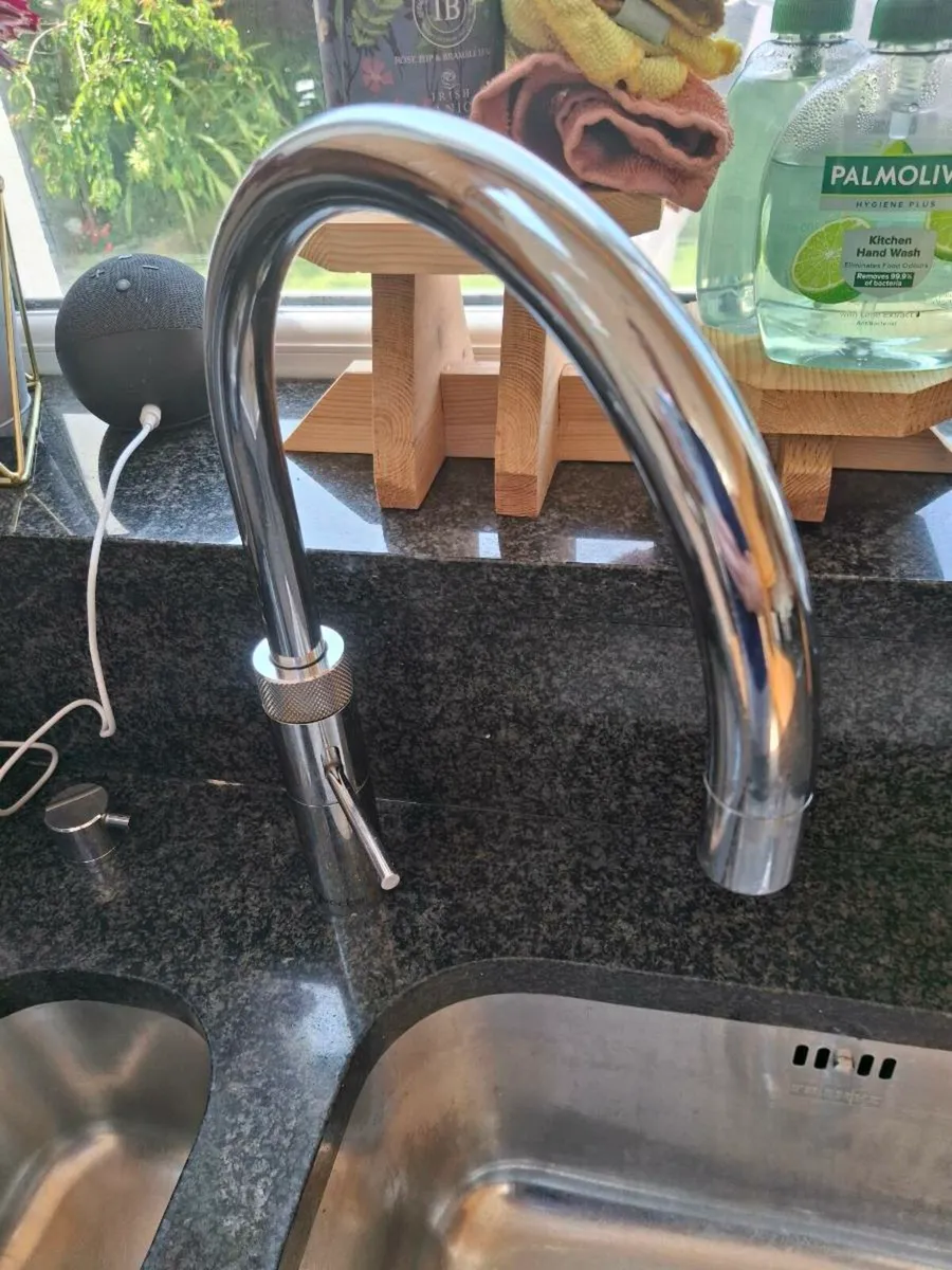 Kitchen counter, oven, gas hob, kitchen units - Image 4
