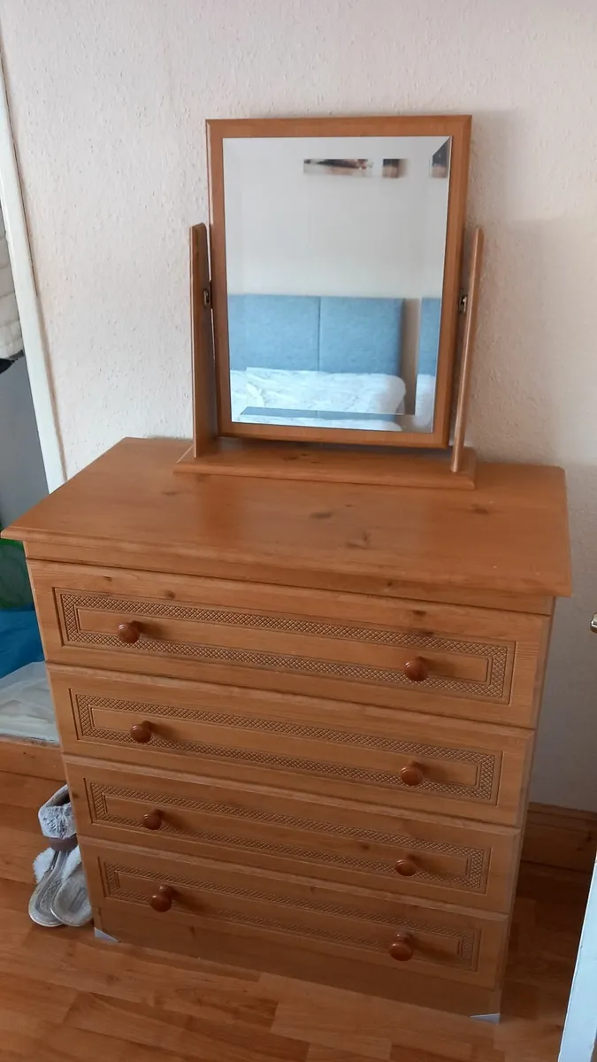 House  contents - Image 1