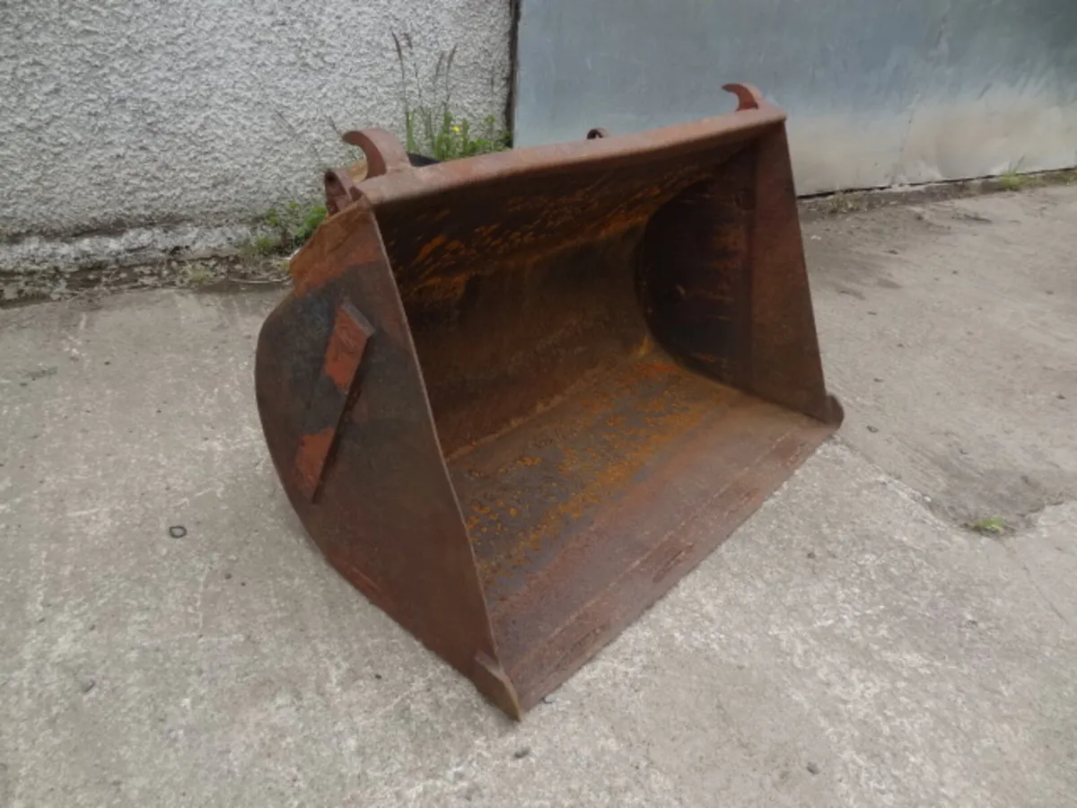 4FT Loader Bucket - Image 1