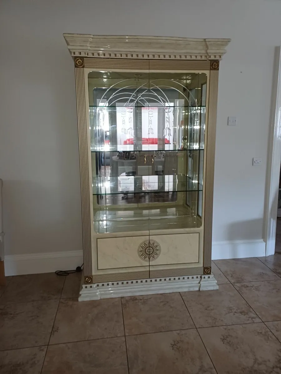 Display cabinet
