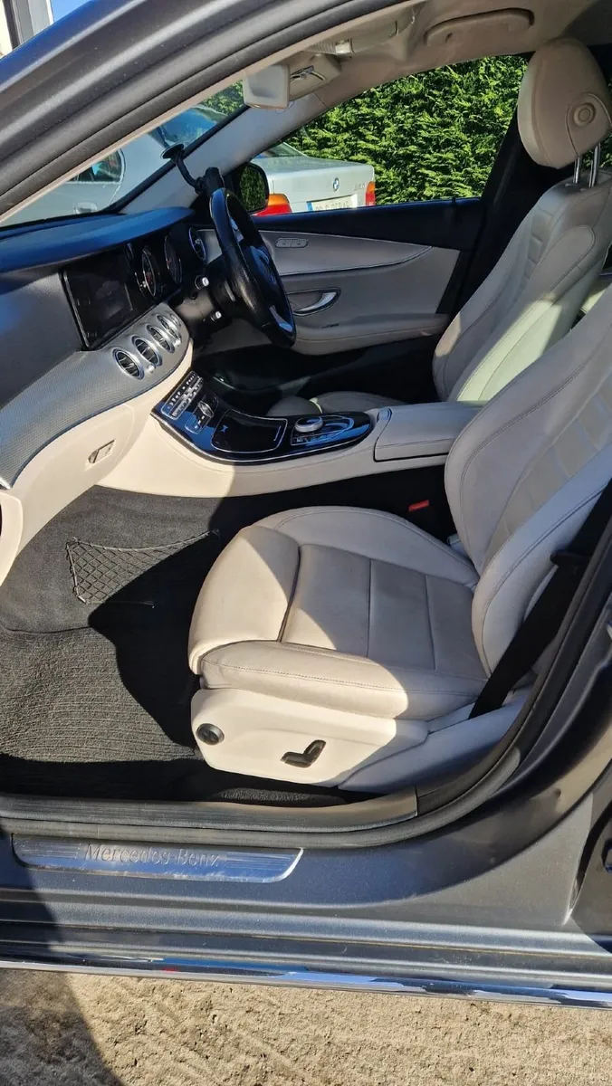 Mercedes-Benz E-Class 2016 E220 CDI Avantgarde - Image 3