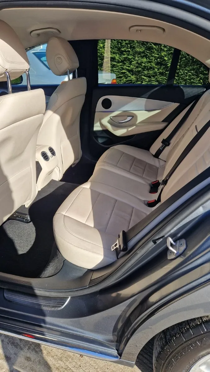 Mercedes-Benz E-Class 2016 E220 CDI Avantgarde - Image 4