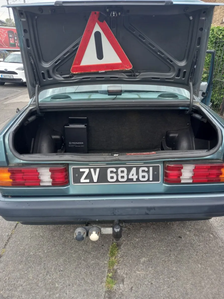 Mercedes 190 - Image 2